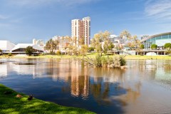Vue sur la ville depuis la Torrens River