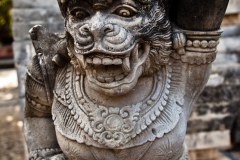 statue3