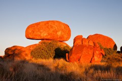 Les Devil Marbles au lever du soleil
