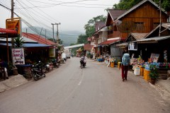 rue-principale-pakbeng