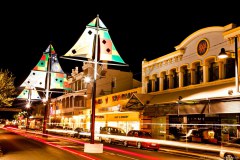 Rue principale de Bunbury la nuit