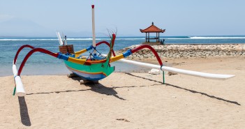 Bateau artisanal plage Sanur Bali Indonesie