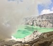 Cratère et fumée du Kawah Ijen, Java, Indonésie
