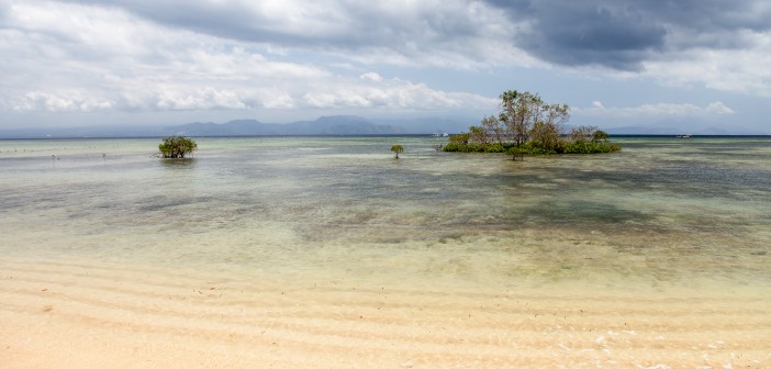Plage deserte Nusa Lembongan Bali Indonesie