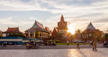 Phnom Penh, la bouillonnante Place Tonle Sap Phnom Penh Cambodge