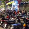 Scooters et soirée animée, Hanoï, Vietnam