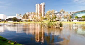 Vue sur la ville depuis la Torrens River