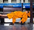 Monk quai de la gare Bangkok