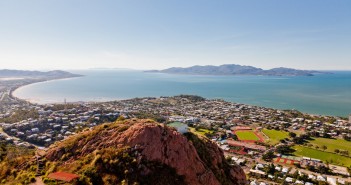 Townsville et Magnetic Island vus de Castle Hill