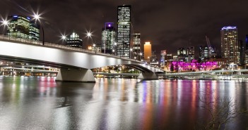 La ville et le Victoria Bridge