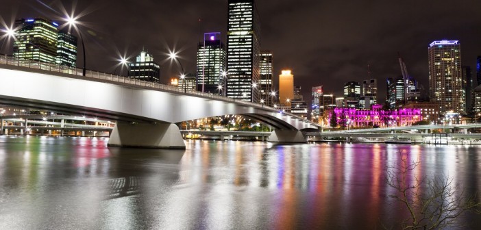 La ville et le Victoria Bridge