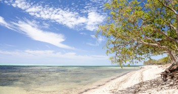 La côte ouest de la Grande Terre : de Poé à Koumac Plage de Poé