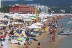 La plage bondée de Sunny Beach