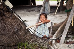 petite-fille-plage-thong-nai-phan-yai-ile-koh-phangan1