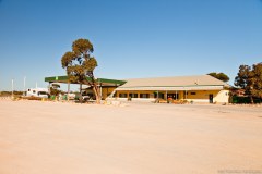 Station service de Cocklebiddy, 80 habitants