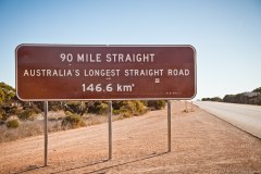 La ligne droite la plus longue du pays : 146,6kms sans virage !