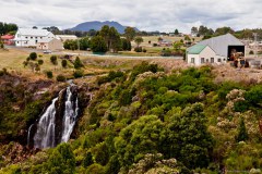 La ville de Waratah et sa cascade