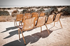 Chaises rouillées avec vue sur la mer, Hamelin Pool