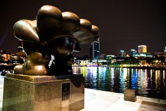 Sculpture sur le quai de la Singapore RIver