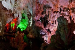 Panoramique des grottes de Thien Cung dans la Baie d'Halong