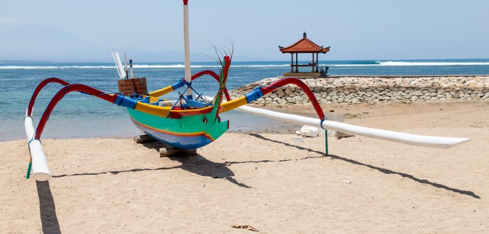 Bateau artisanal plage Sanur Bali Indonesie
