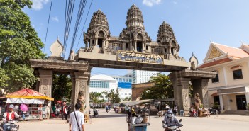 De Bangkok à Siem Reap…en bus Poste Frontière Thailande Cambodge