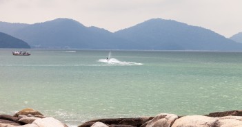 Comment débarquer sur l’île de Penang ? Plage Batu Ferringhi Penang Malaisie