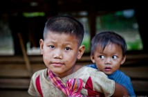 Petits frères laotiens